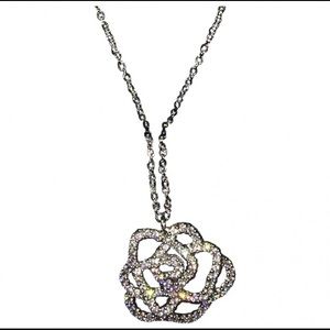 Swarovski hortenstine pendant necklace